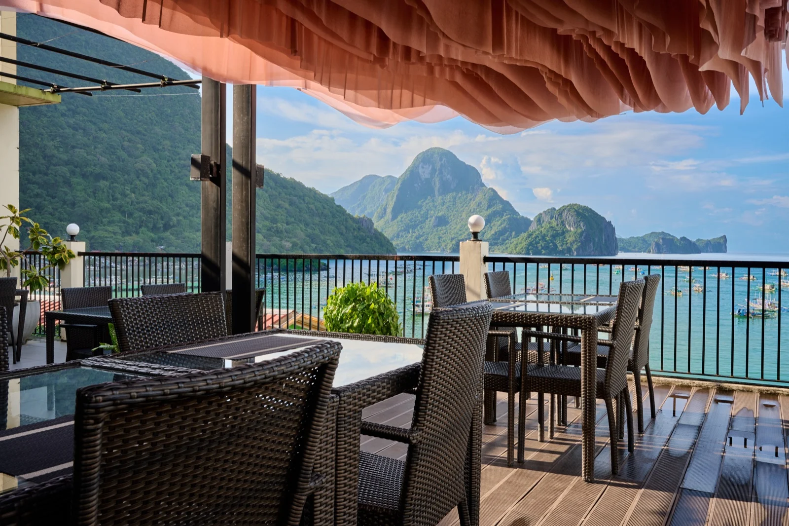 S Resort rooftop restaurant overlooking El Nido