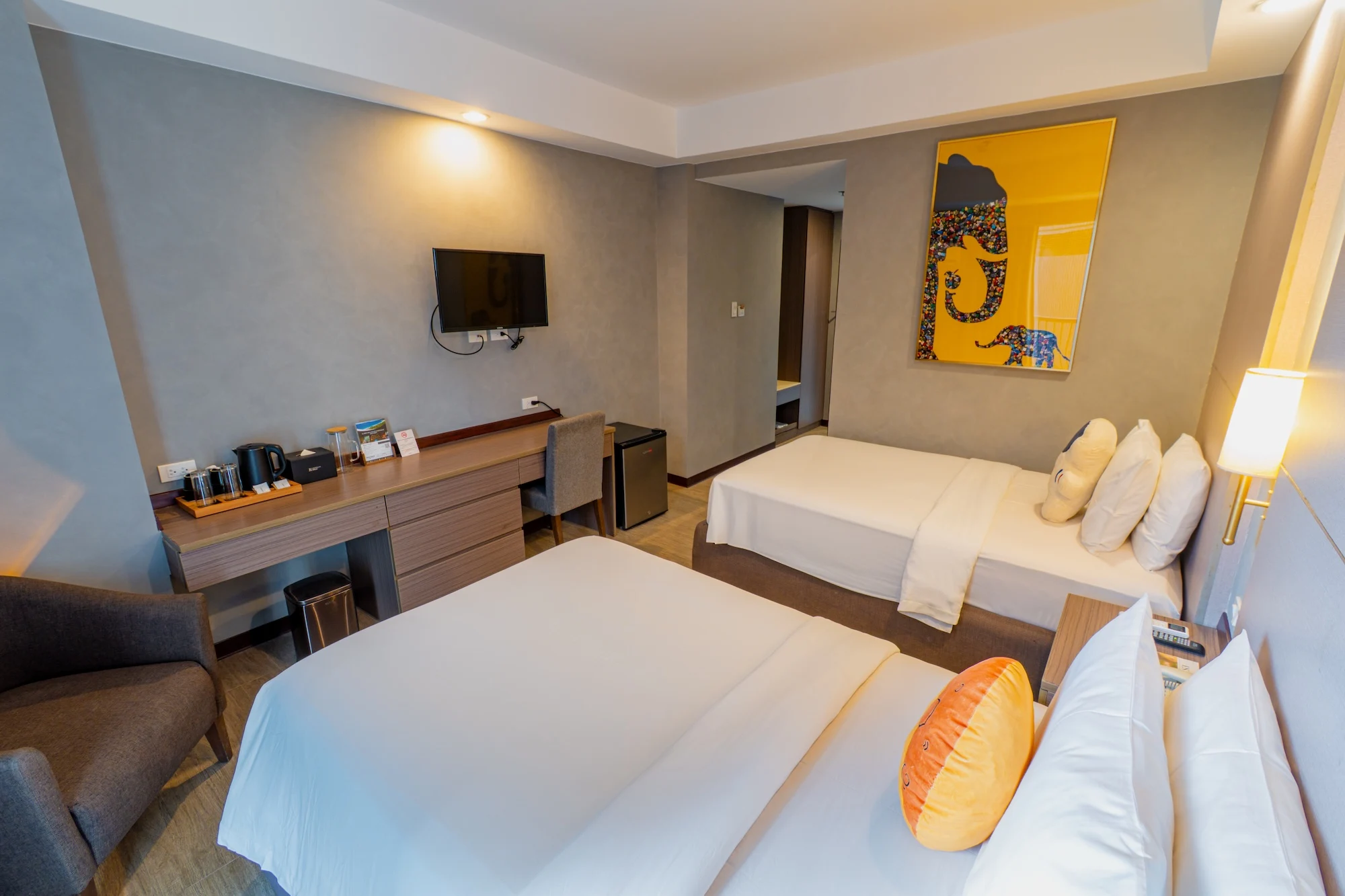 Deluxe Twin Room · Room interior · Photo 1 of 7